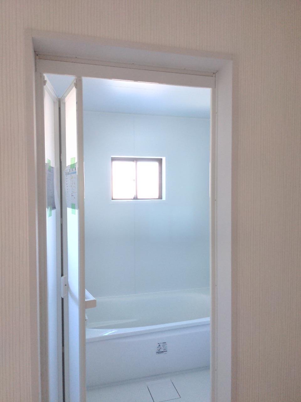 浴室ドア設置完了